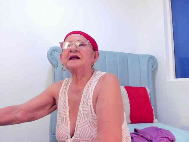 MatureBlonde webcam