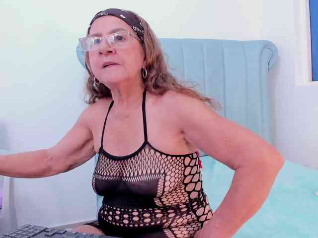 MatureBlonde webcam