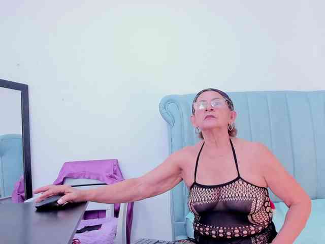 MatureBlonde webcam