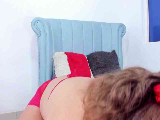 MatureBlonde