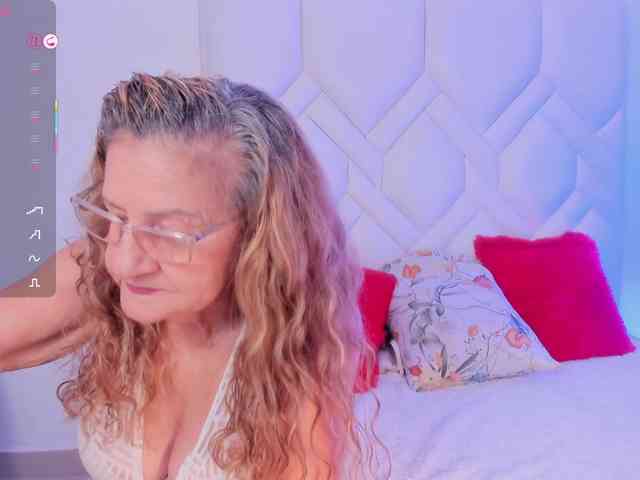 MatureBlonde