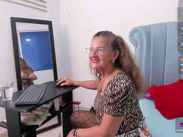 MatureBlonde webcam