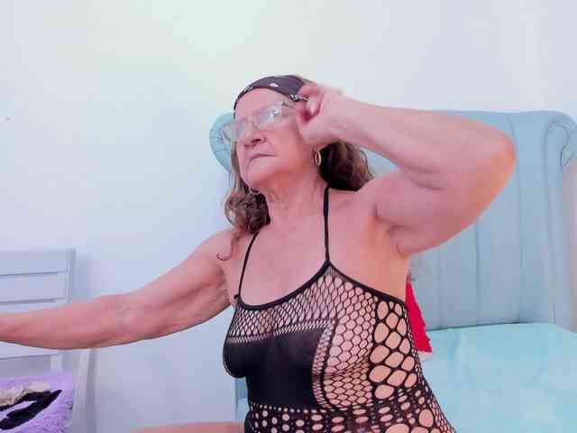 MatureBlonde webcam