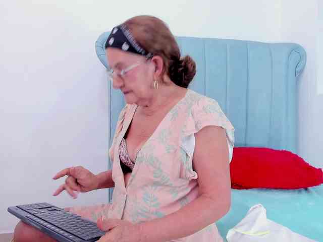 MatureBlonde webcam