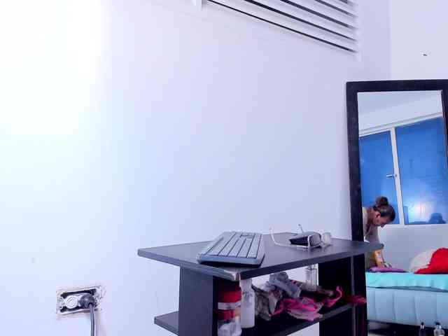 MatureBlonde webcam