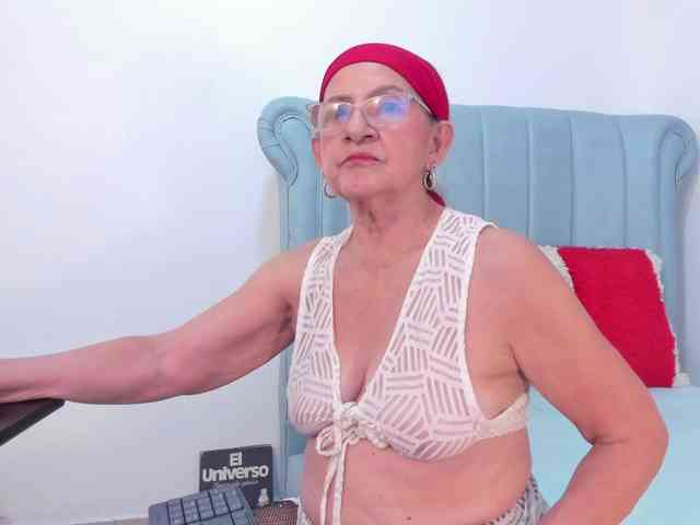 MatureBlonde webcam