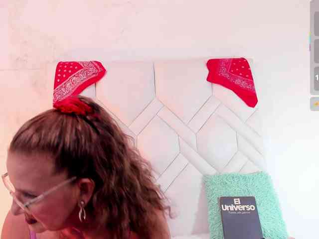 MatureBlonde webcam