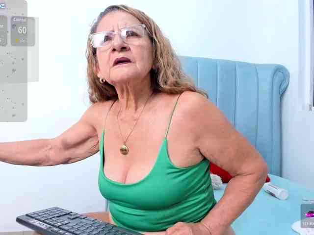 MatureBlonde webcam