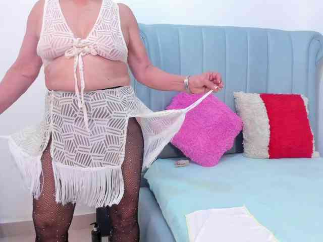 MatureBlonde webcam