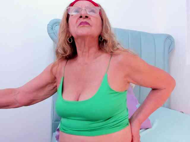MatureBlonde webcam