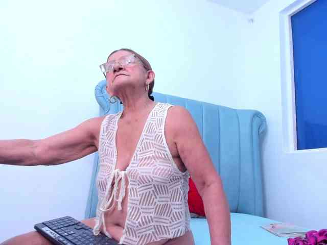 MatureBlonde webcam