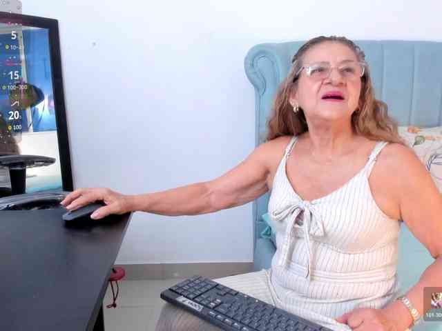 MatureBlonde webcam