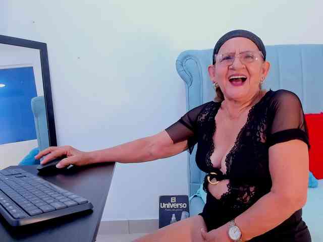 MatureBlonde webcam