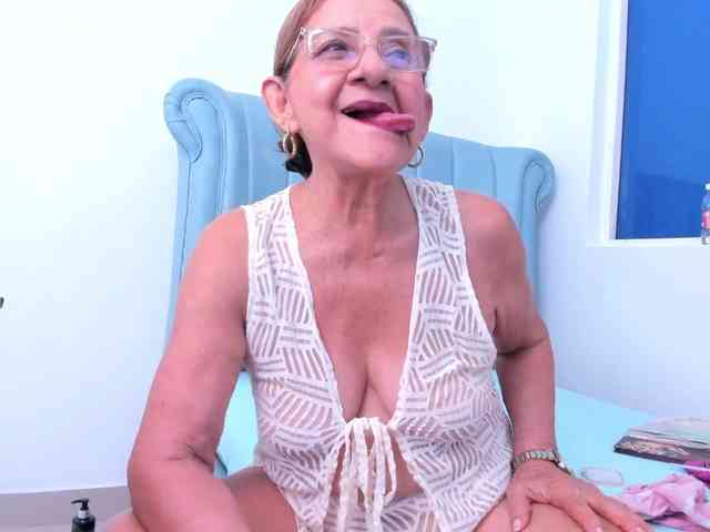 MatureBlonde webcam