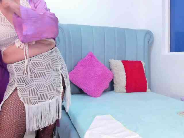 MatureBlonde webcam