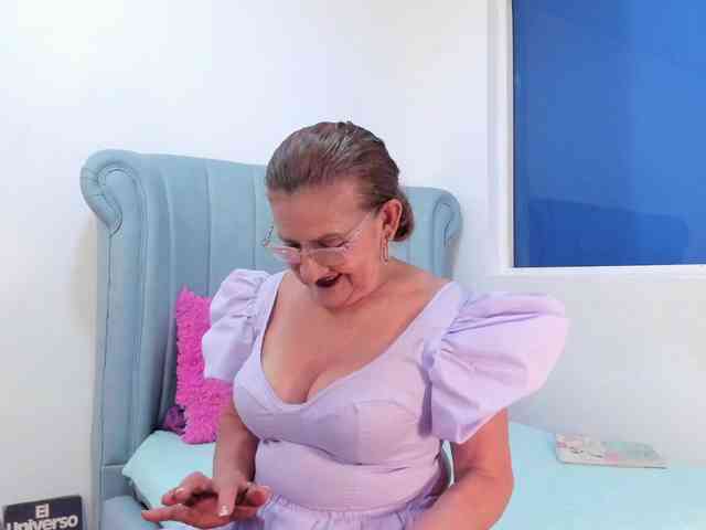 MatureBlonde webcam