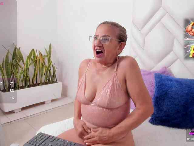 MatureBlonde webcam