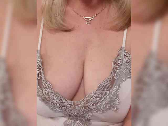 SexiestJess45 live female cam on bongacams