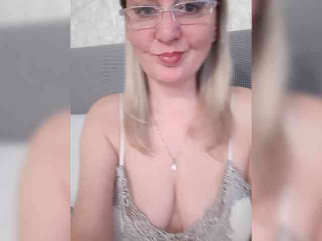 Модель: SexiestJess45