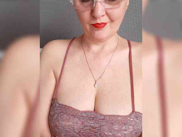Модель: SexiestJess45