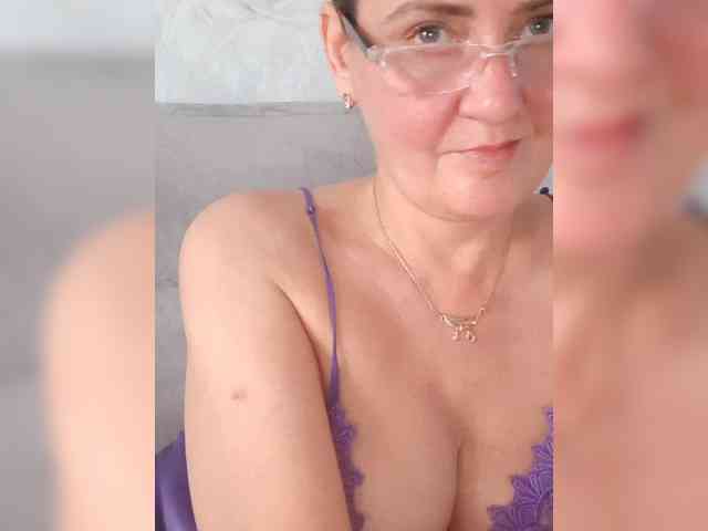 SexiestJess45 live female cam on bongacams