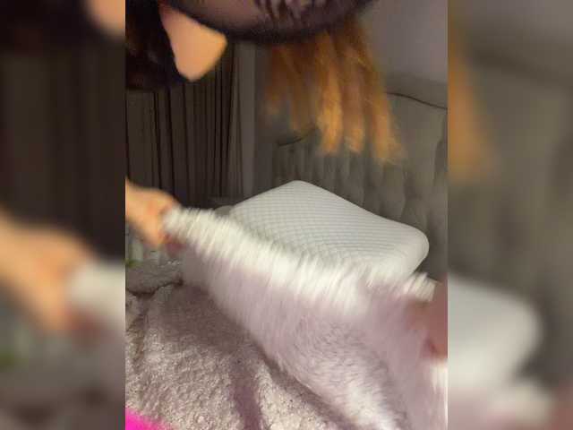 OrgazMia live cam on BongaCams