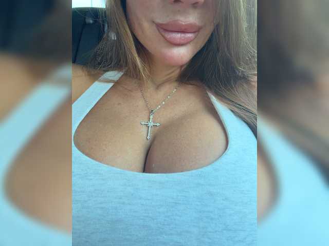OrgazMia live cam on BongaCams