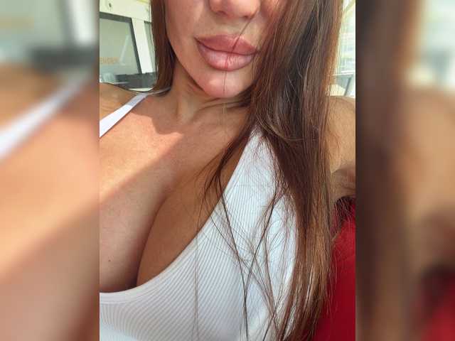 OrgazMia's BongaCams show and profile