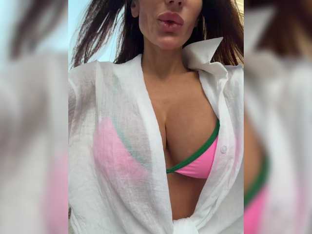 OrgazMia's BongaCams show and profile