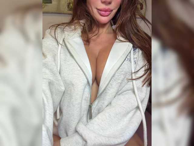 OrgazMia's BongaCams show and profile