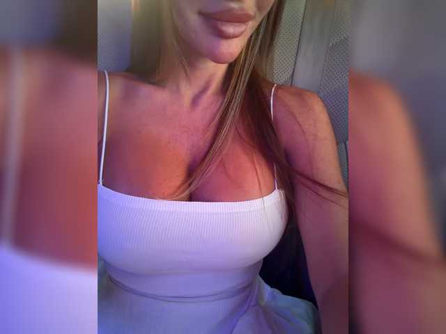 OrgazMia live cam on BongaCams