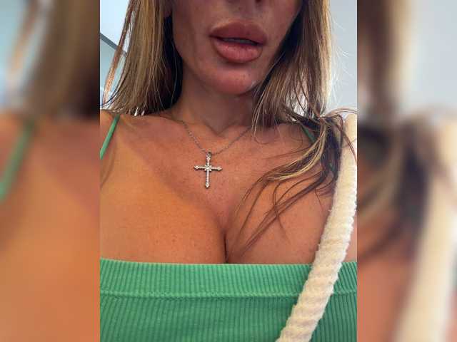 OrgazMia live cam