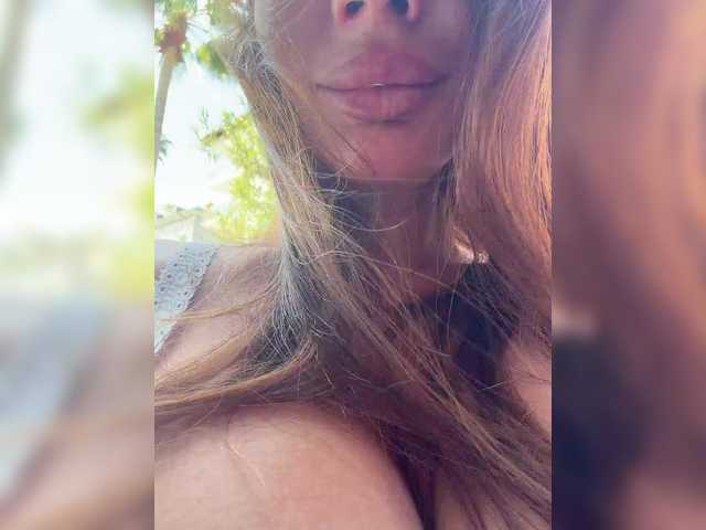 OrgazMia's BongaCams show and profile