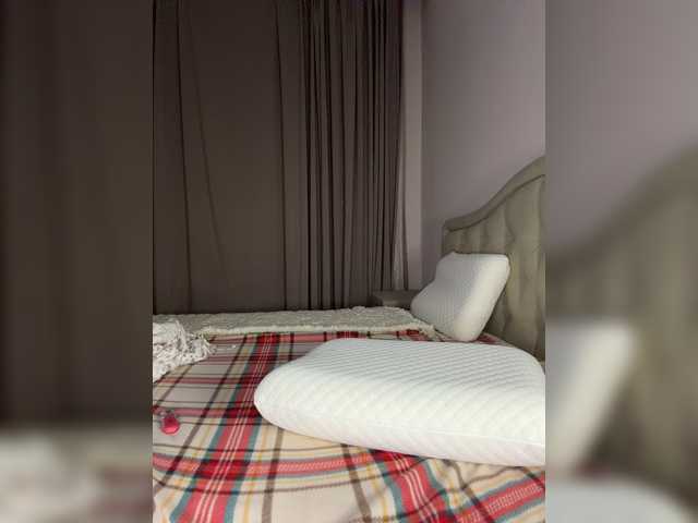 OrgazMia webcam model