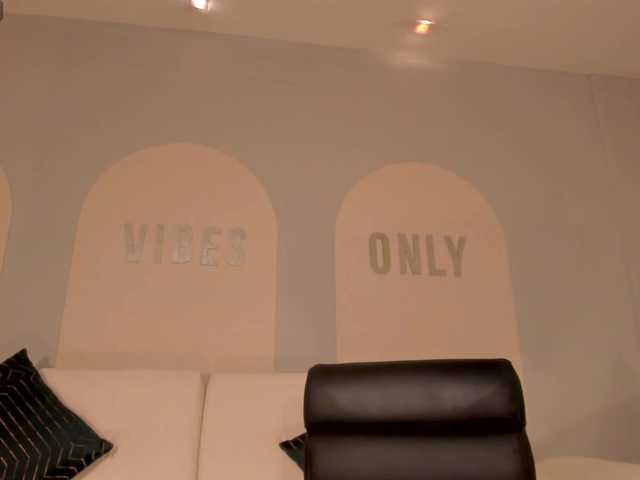 MaryLewis live webcam show
