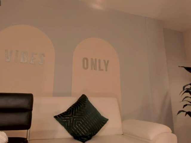 MaryLewis live webcam show