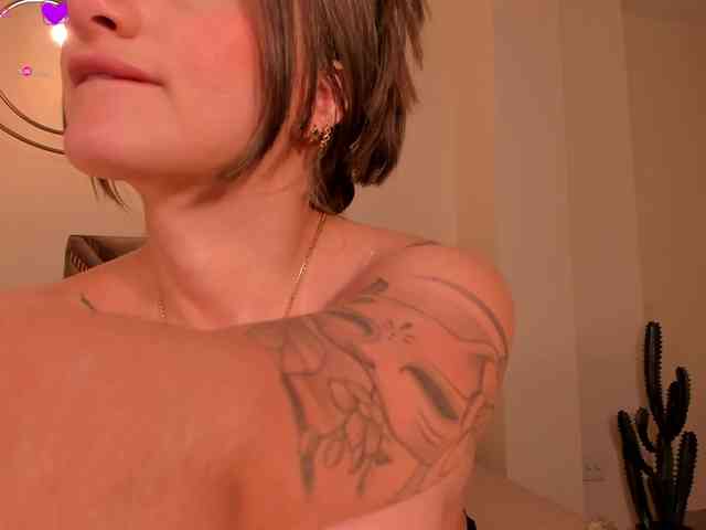 MaryLewis Live Webcam on BongaCams