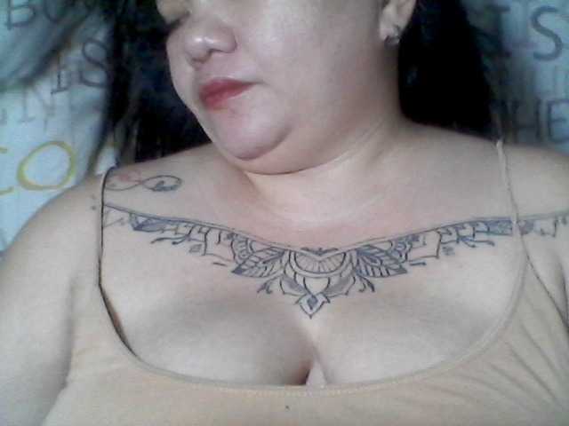 sweetasian33 live cam on BongaCams