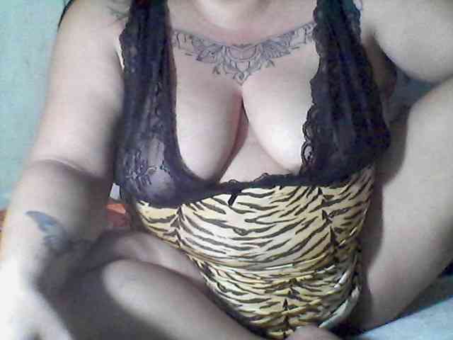 sweetasian33 webcam