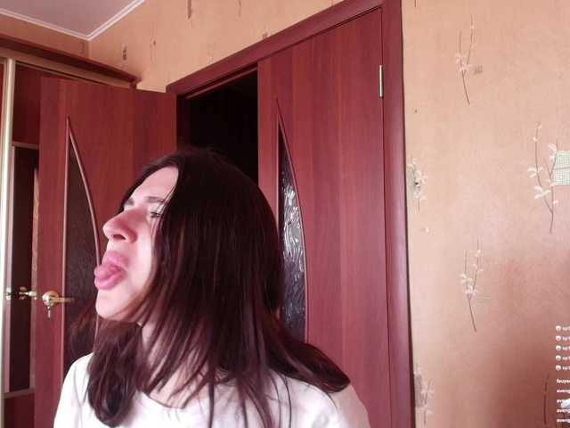 KristinaScott's BongaCams show and profile