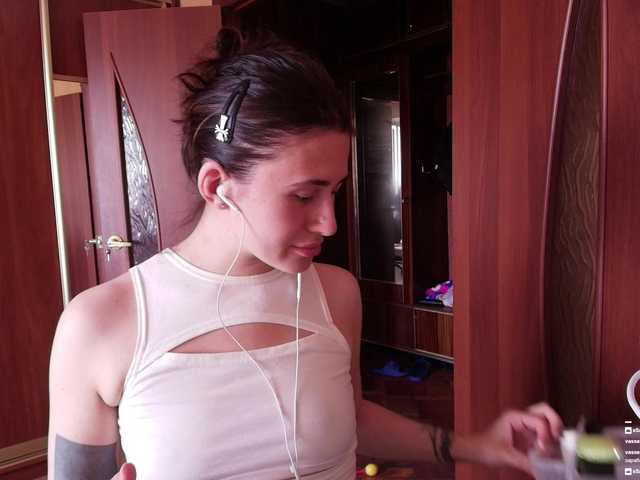 KristinaScott's BongaCams show and profile