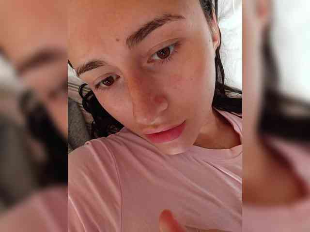 Kristinascott's cam show statistics and live stream
