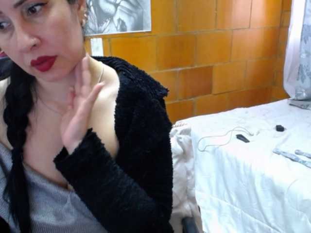 Charlotemple5 live cam on BongaCams