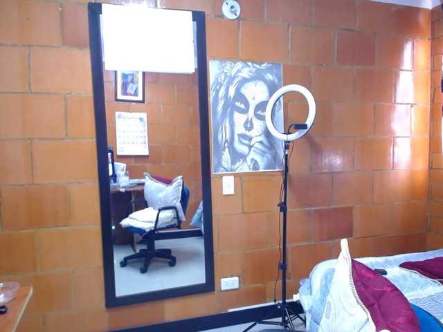 Charlotemple5 live cam on BongaCams