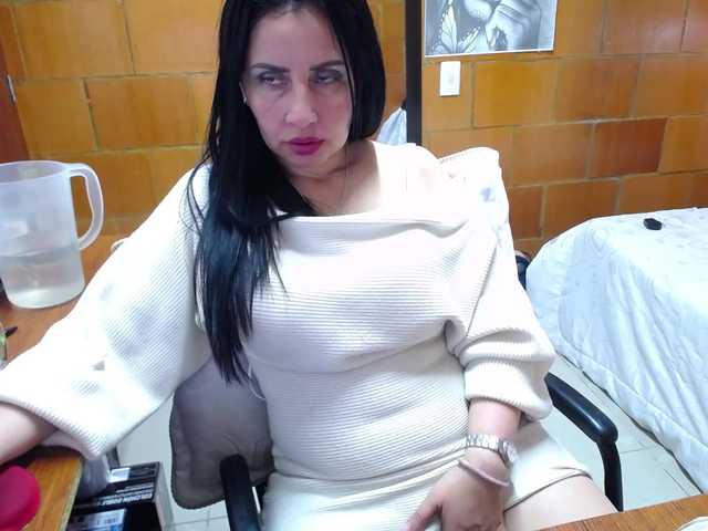 Charlotemple5 live cam on BongaCams