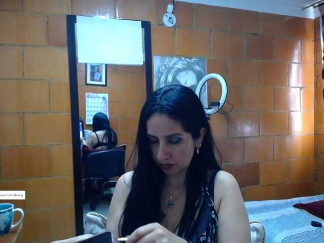 le modèle Charlotemple5 est en webcam porno dans un show sur le site bongacams, il possède les tags suivants: Latino/Hispanic,Brunette,Trimmed