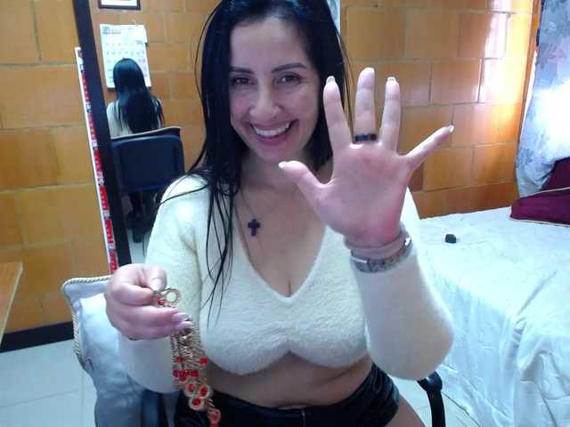 Charlotemple5 live cam on BongaCams