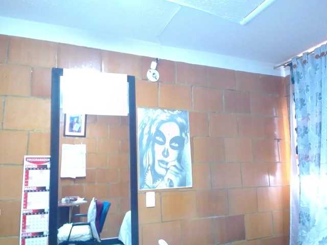 Charlotemple5 live cam on BongaCams