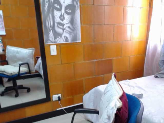 Charlotemple5 live cam on BongaCams