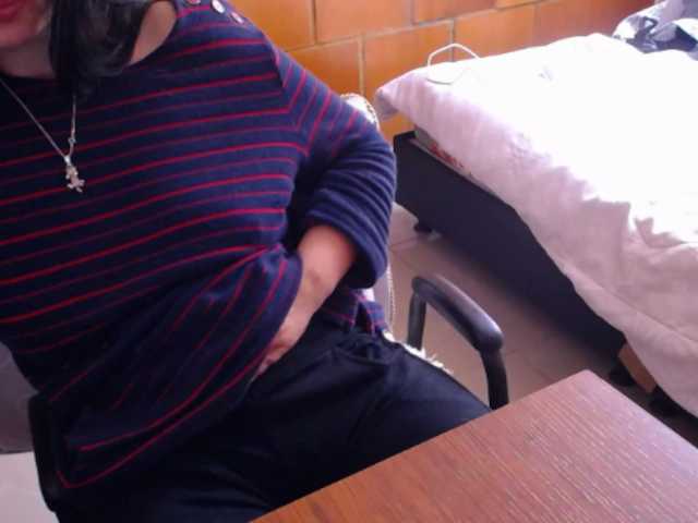 le modèle Charlotemple5 est en webcam porno dans un show sur le site bongacams, il possède les tags suivants: Latino/Hispanic,Brunette,Trimmed